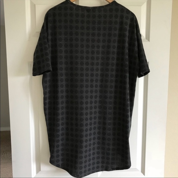 LuLaRoe Irma Tunic in Black and Gray Pattern - Picture 4 of 4